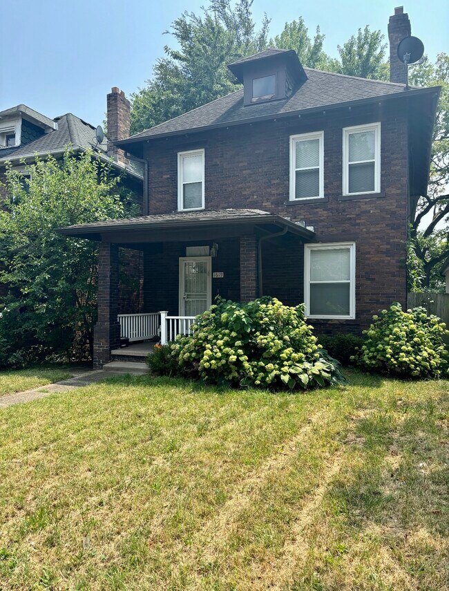 Building Photo - 1619 Pembroke Ave