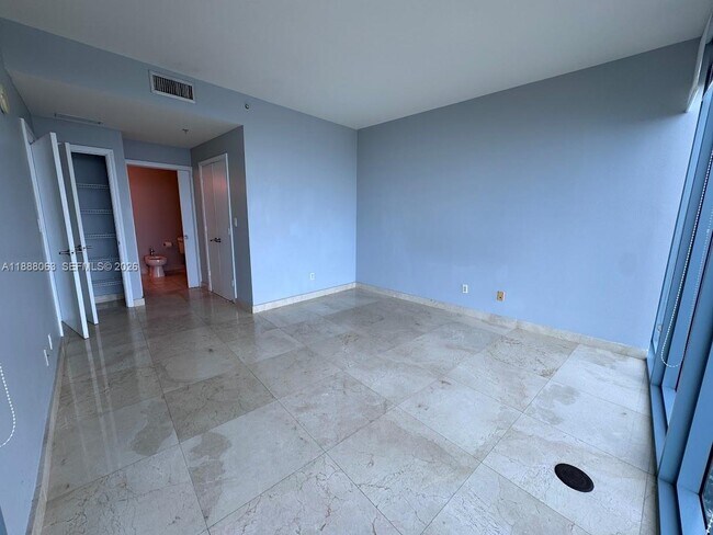 Building Photo - 601 NE 36th St