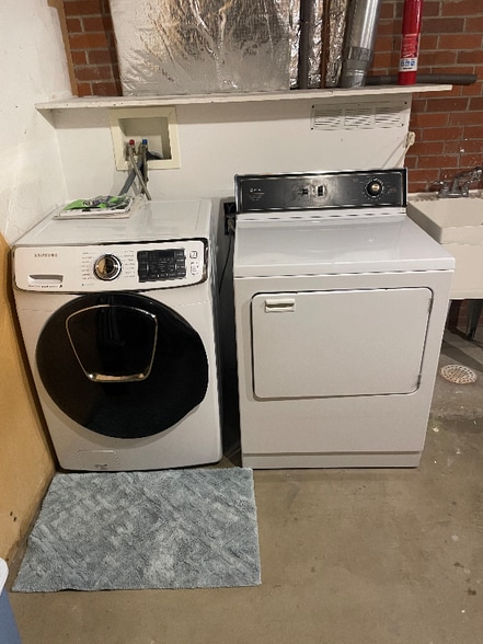 Building Photo - 2550 S Dahlia St