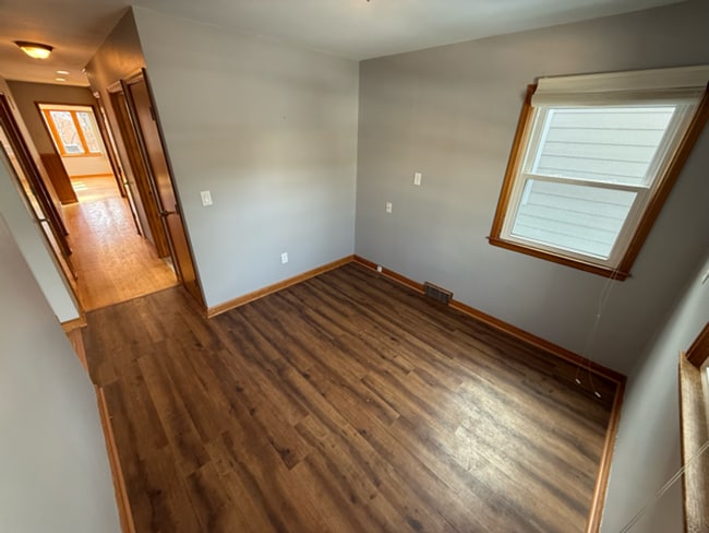 Building Photo - 3-Bedroom Home Just Steps from Lake Michigan! Prime location!