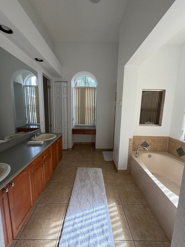 Building Photo - 10440 Cypress Lakes Preserve Dr