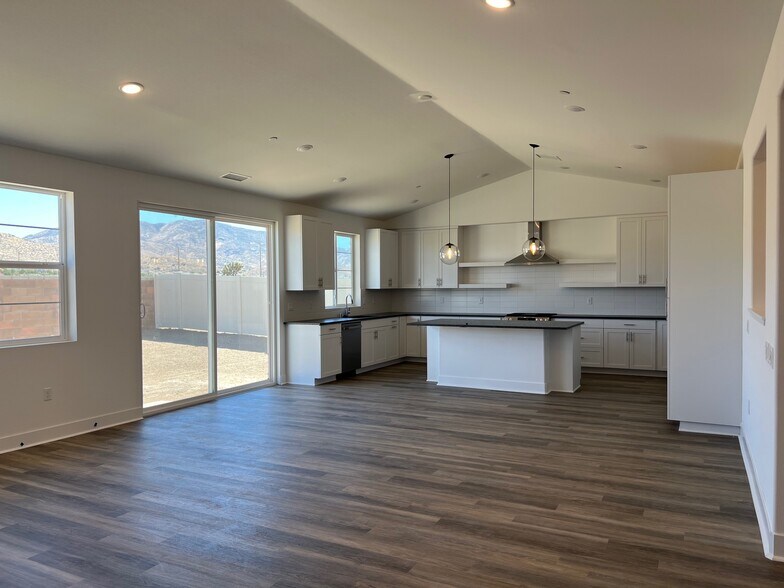 Kitchen - 1840 Vincent Dr