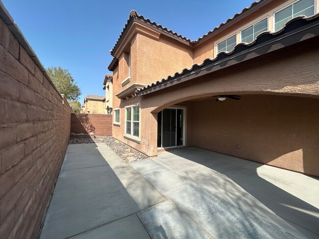 Building Photo - Mountains Edge 2 Story Home