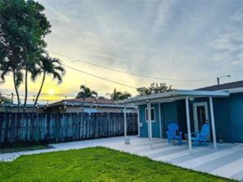 Building Photo - 250 NE 42nd Ct