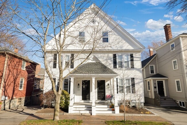 Building Photo - 105-107 Richards