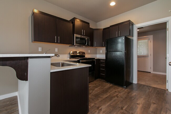 Building Photo - 2bdrm/1bthrm Tiny House  ~ Landscaping Inc...