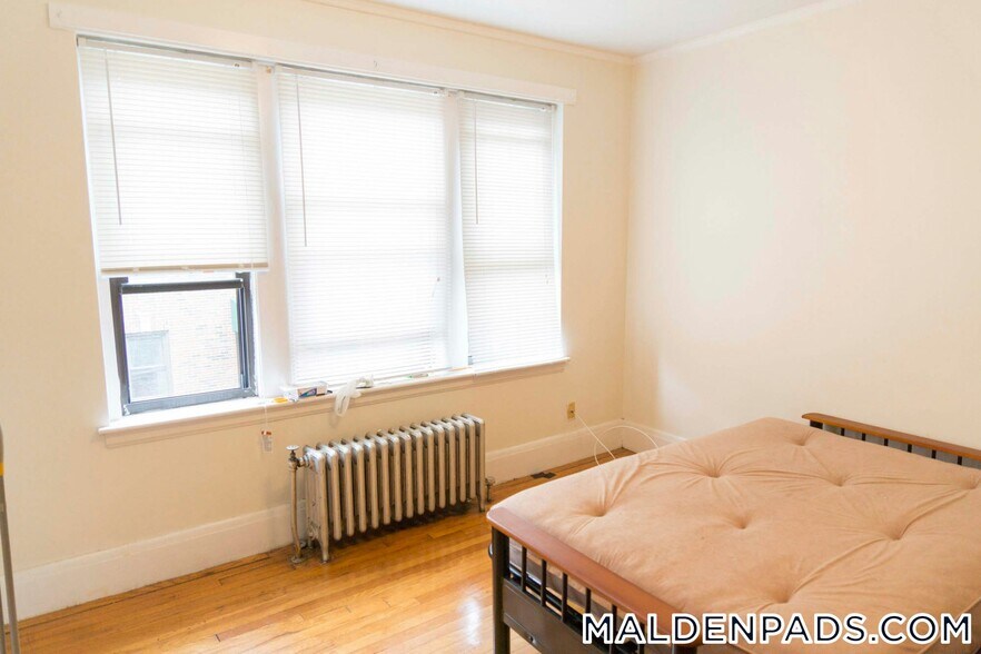 Building Photo - 349 Pleasant St