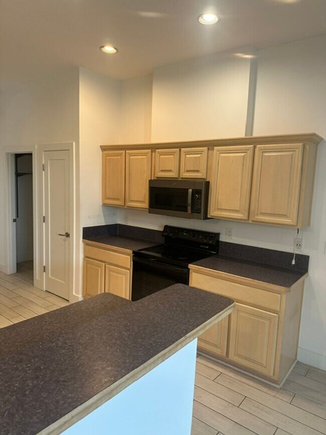 Building Photo - 105 Oceans Edge Dr