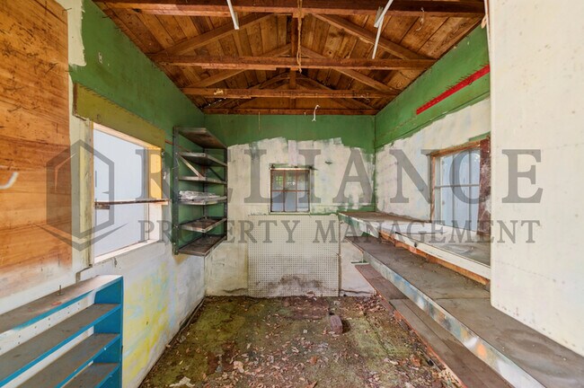 Building Photo - 2242 S Laura St