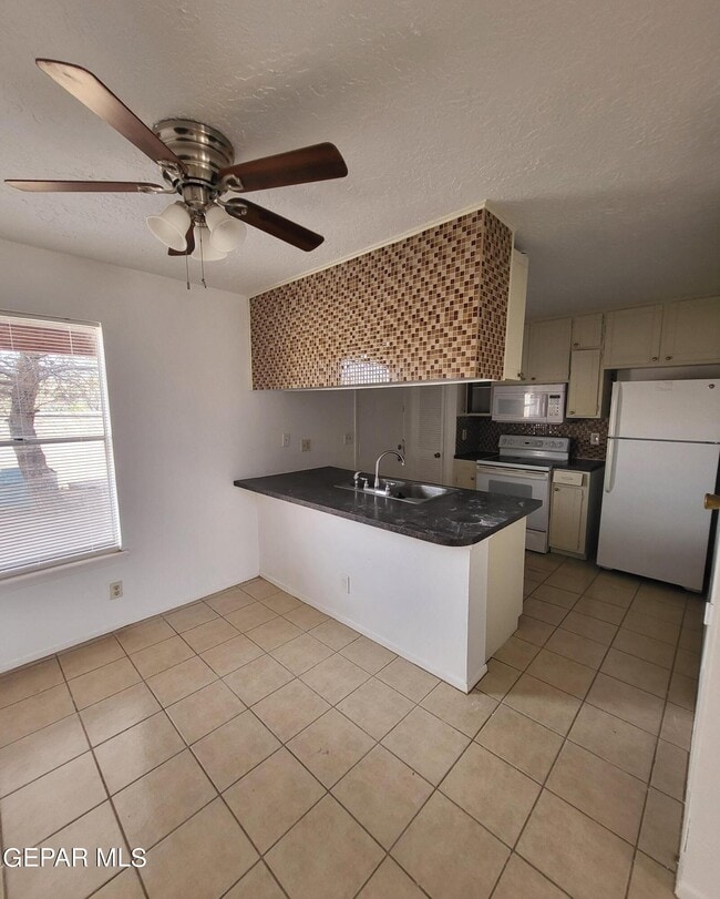 Building Photo - 6416 Pizarro St