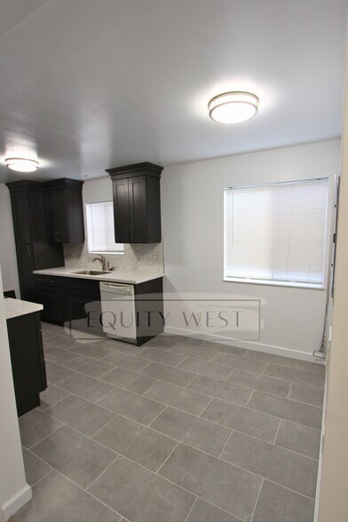 3508 dining area - 3506 Suter St