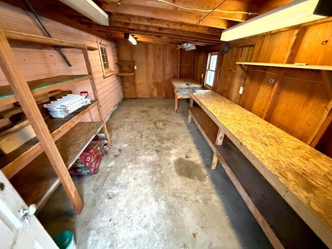 Building Photo - 3 Bed 1 Bath Single Family Home W/ Fully Fenced Yard and Garage!