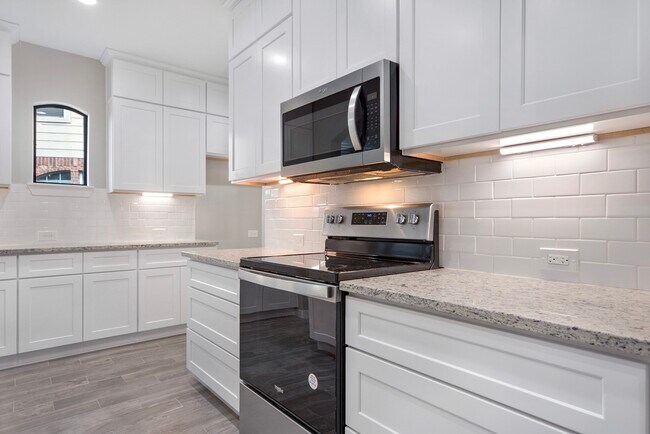 Building Photo - 28243 Chalet Park Dr