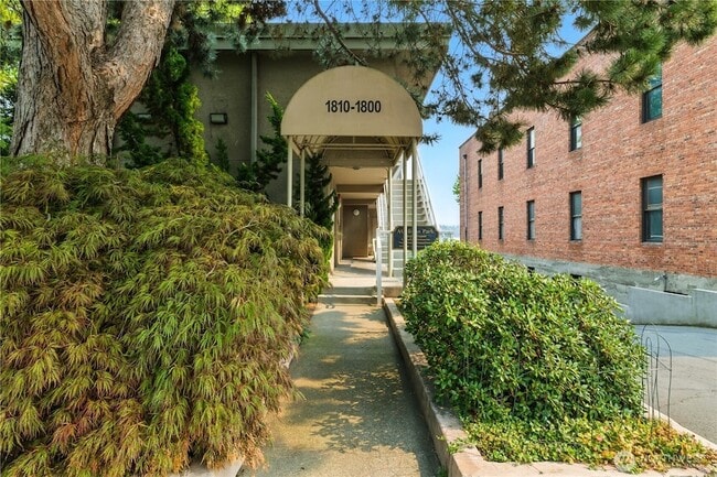 Building Photo - 1810 43rd Ave E