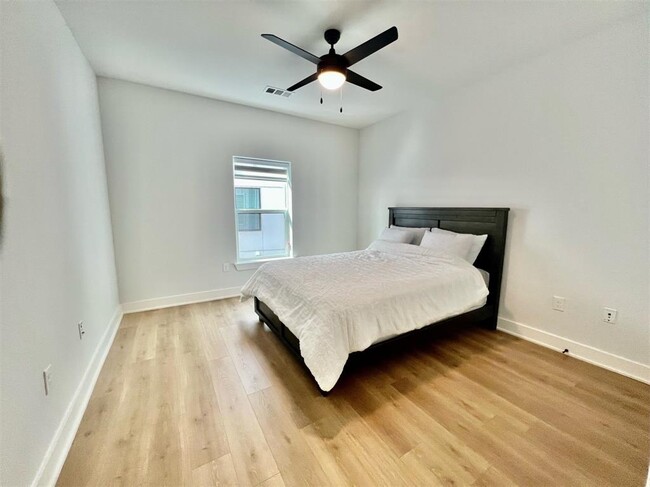 Building Photo - 2500 Longview St