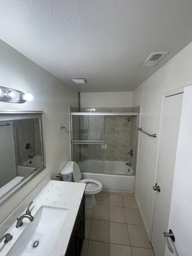 Building Photo - 3021 Lillard Dr