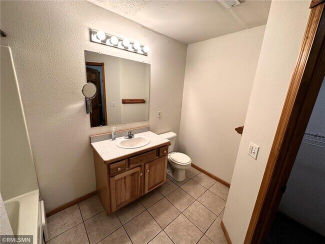 Building Photo - 1271 Pinewood Trail