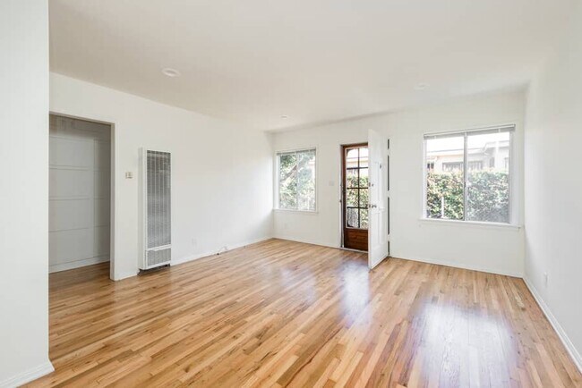 Building Photo - 2339 Abbot Kinney Blvd