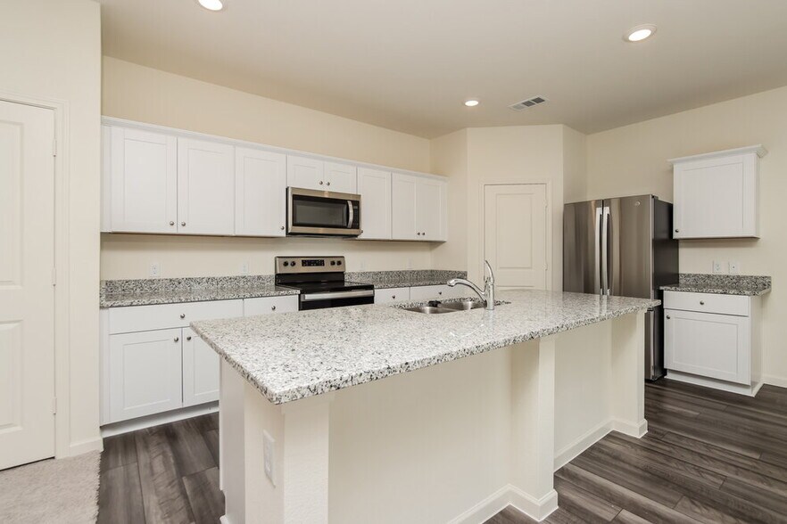 Building Photo - 1801 Sandlin Dr