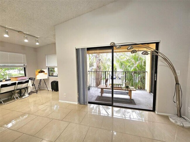 Building Photo - 9999 Summerbreeze Dr