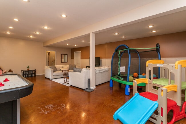 Building Photo - 613 Adens Woods Ct