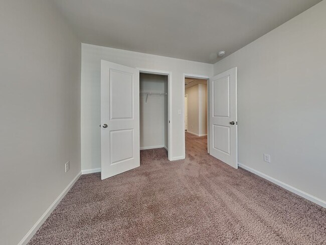 Building Photo - Coming Soon! Burnside Farms! Near USC, For...
