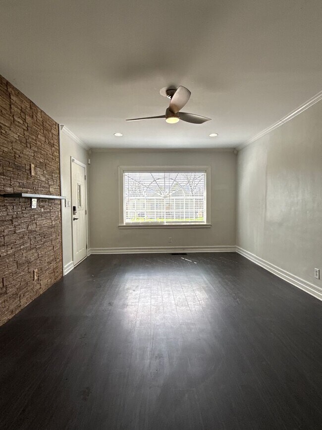 Building Photo - 1268 Eastland Rd SE