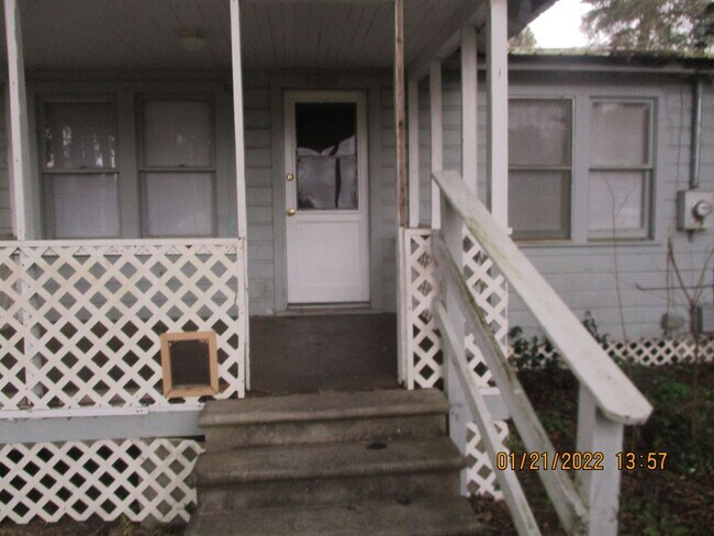 Building Photo - 2415 Rosebrier Ave