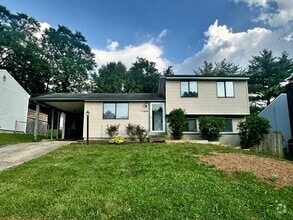 Building Photo - Beautifully Updated 3-Bed, 2-Bath Tri-Leve...