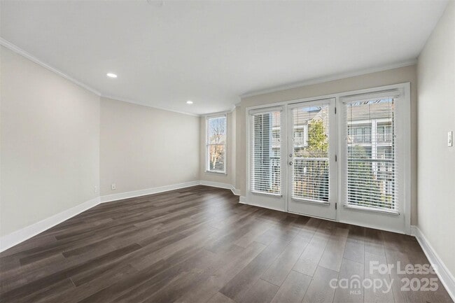 Building Photo - 300 S Cedar St