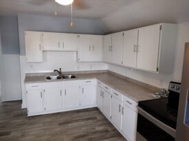 Building Photo - 8240 W Cold Spring Rd