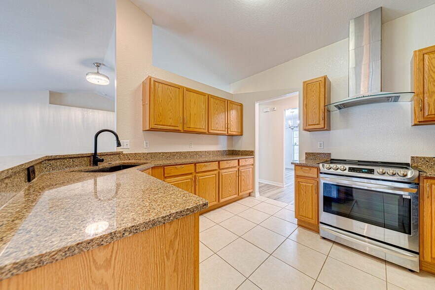 Building Photo - 1176 Lake Pl Ct