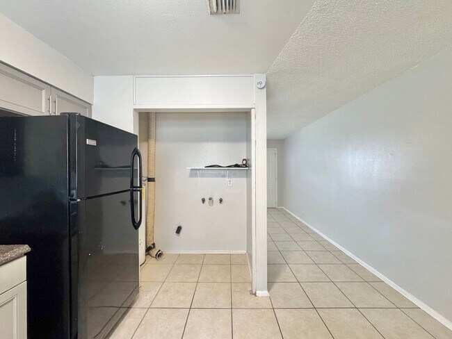 Building Photo - 5665 Struthers Ct