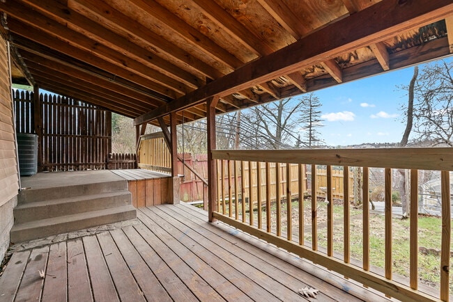 Building Photo - 198 Oneida St