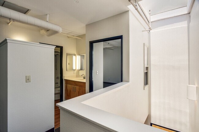 Building Photo - Trendy Live Work Loft Kensington Park Plaza