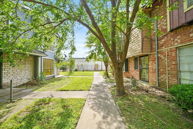 Building Photo - 13464 Castilian Dr
