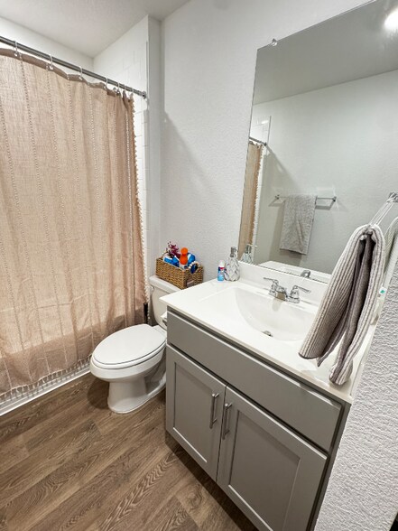 Building Photo - 256 Las Lomas Dr