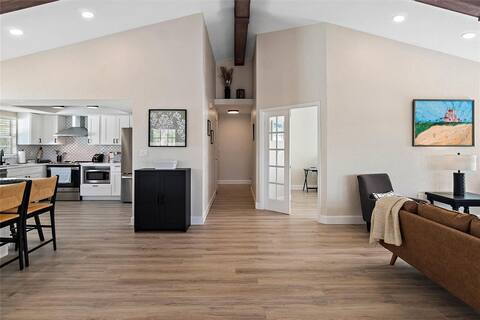 Building Photo - FURNISHED AVAILABLE JANUARY 2026. Beach Re...