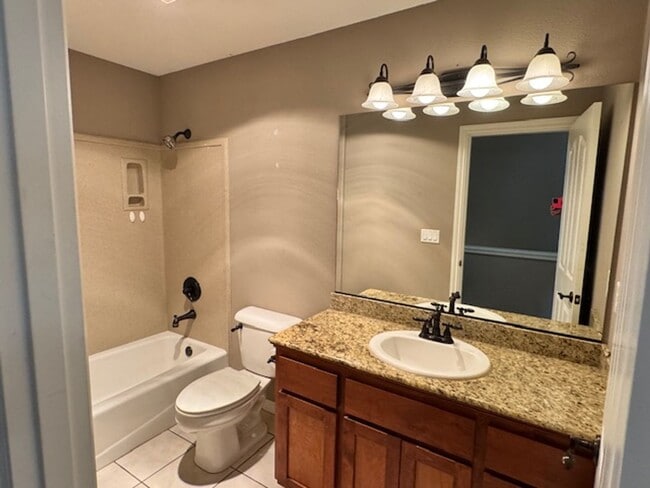 Building Photo - NEW TO MARKET/ LARGE 2 STORY HOME ON PRIVA...