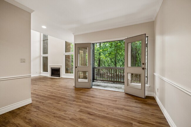 Building Photo - 250 Sugar Berry Cir