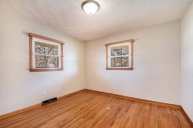 Building Photo - Penn Schools!  Remodeled Granger home-Lawn...