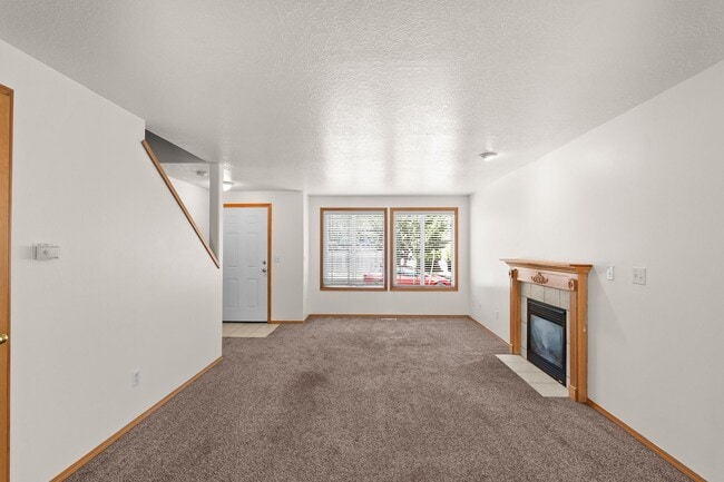 Building Photo - Woodstock 3 Bedroom Single Family Home