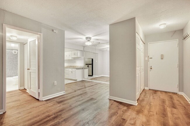 Building Photo - Available Now! 1 Bed / 1 Bath Condo in the...