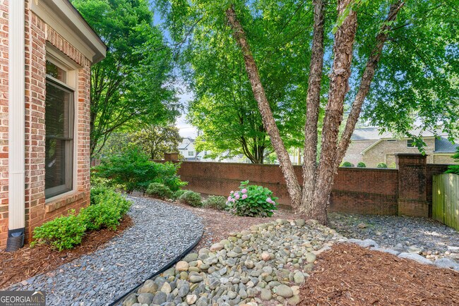 Building Photo - 2041 Mendenhall Cir