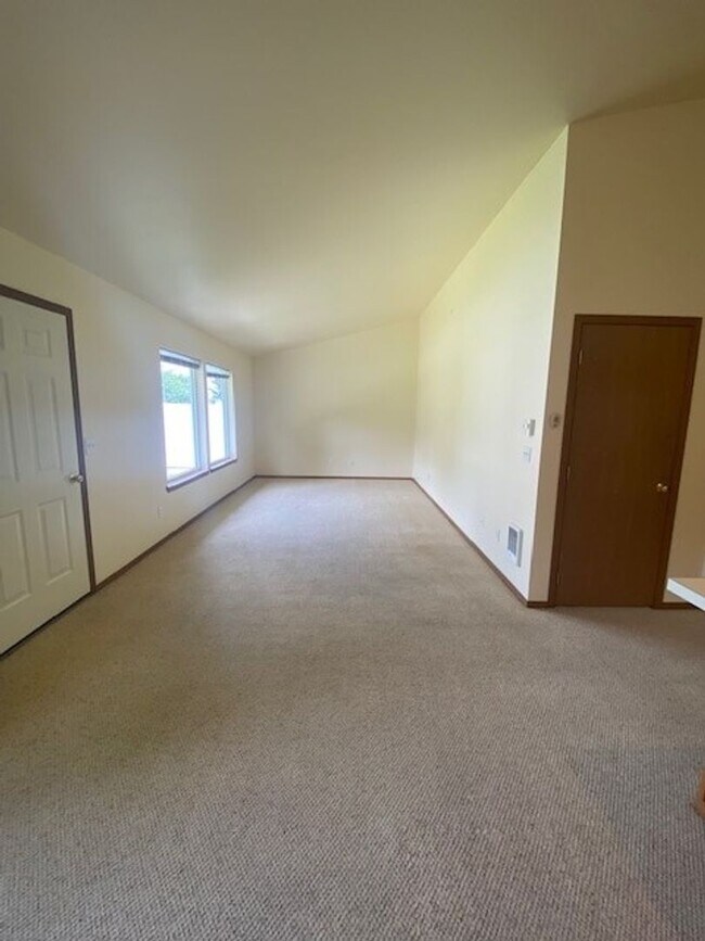 Building Photo - S519