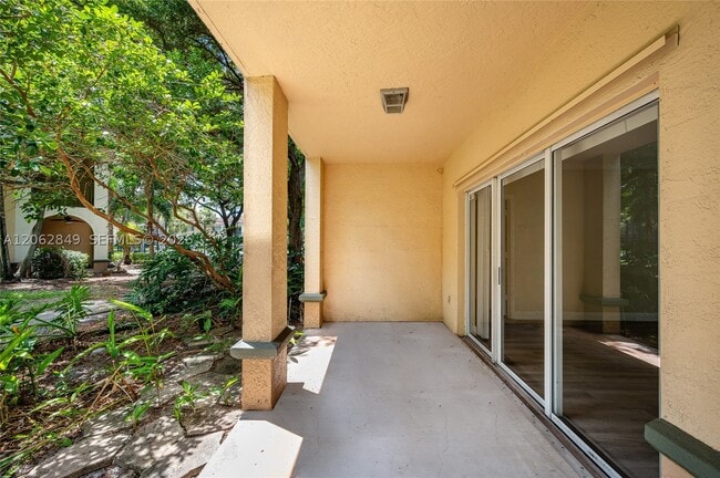 Building Photo - 2482 Centergate Dr