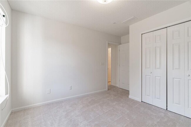 Building Photo - 520 Dragonfly Ct