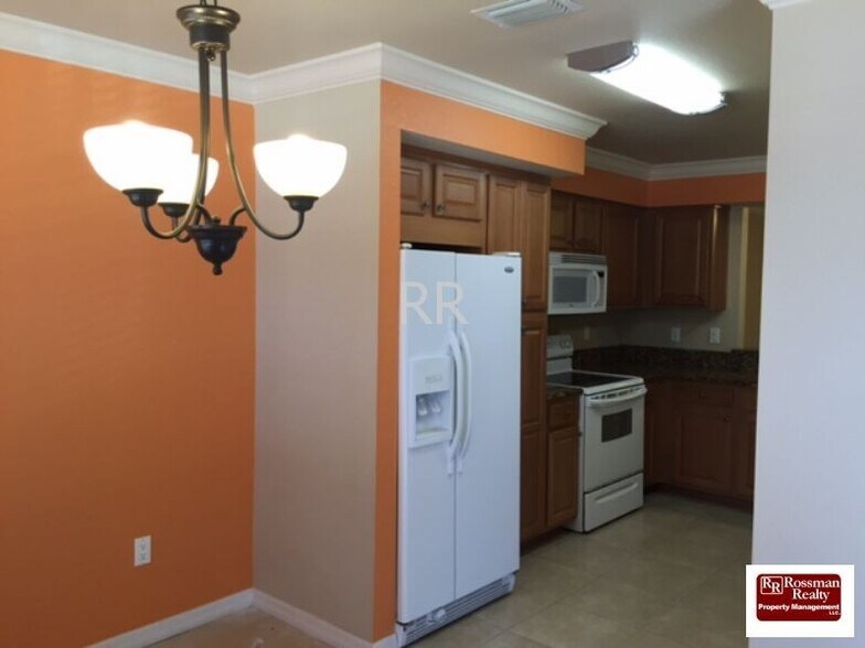 Building Photo - Santa Barbara Villas