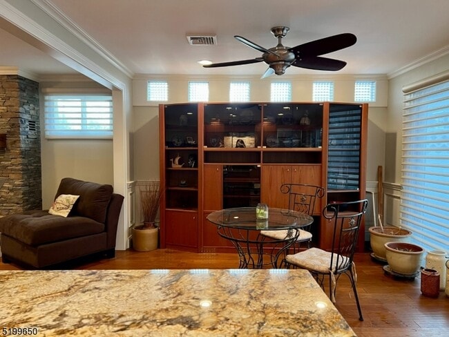 Building Photo - 132 Lakeshore Dr