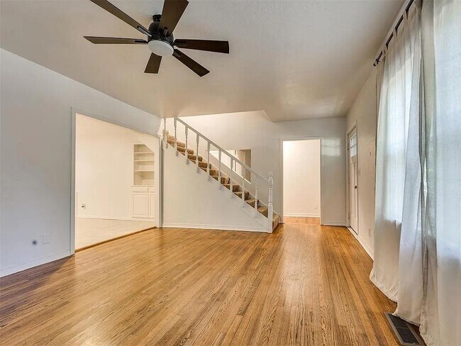 Building Photo - 1017 McFarland St